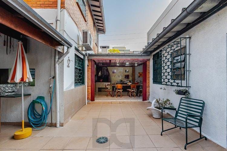 Casa com 6 quartos, 2 vagas e pátio no Bairro Higienópolis — foto 19