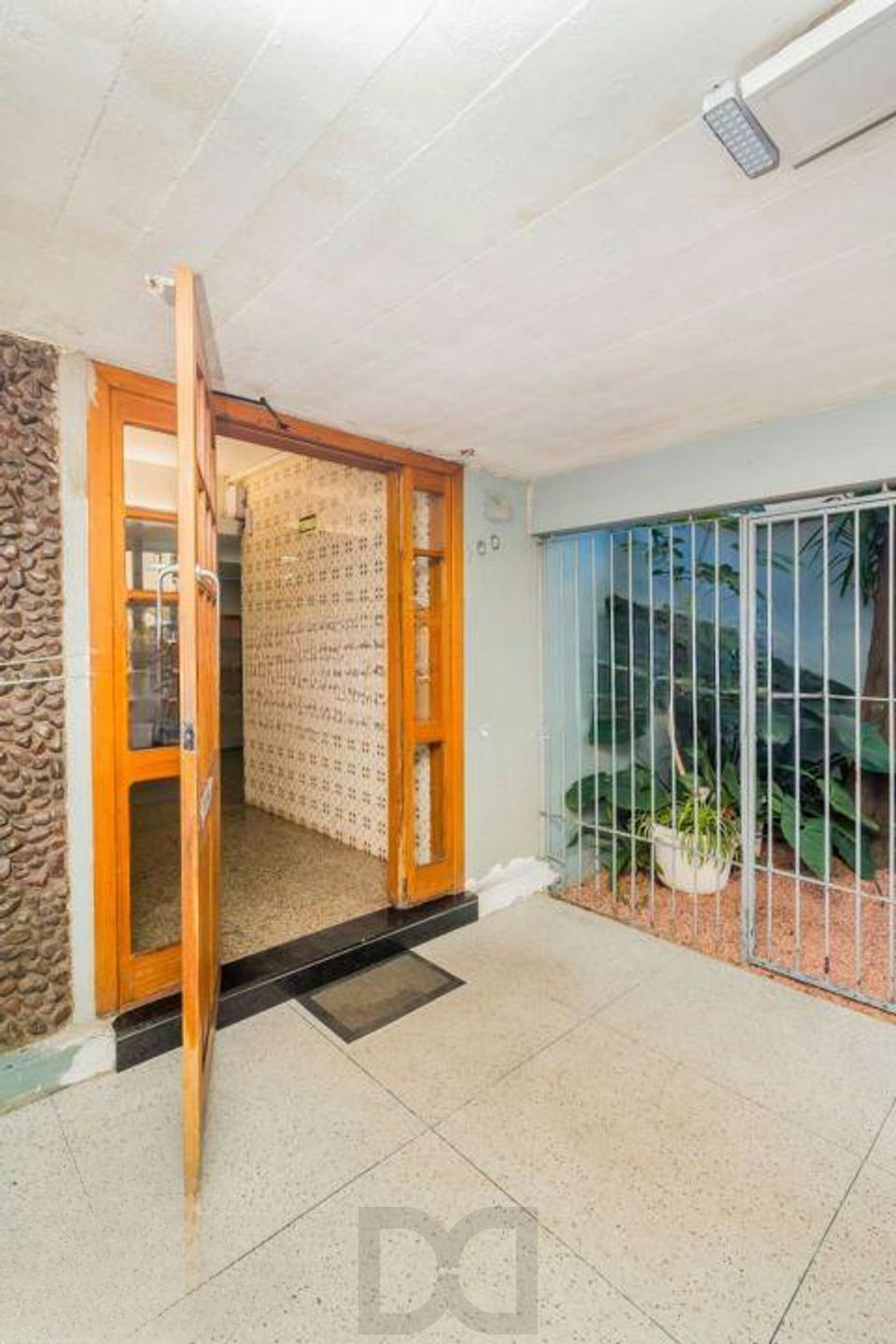 Apartamento 2 Dormitórios com Elevador à Venda na Azenha – Porto Alegre — foto 19
