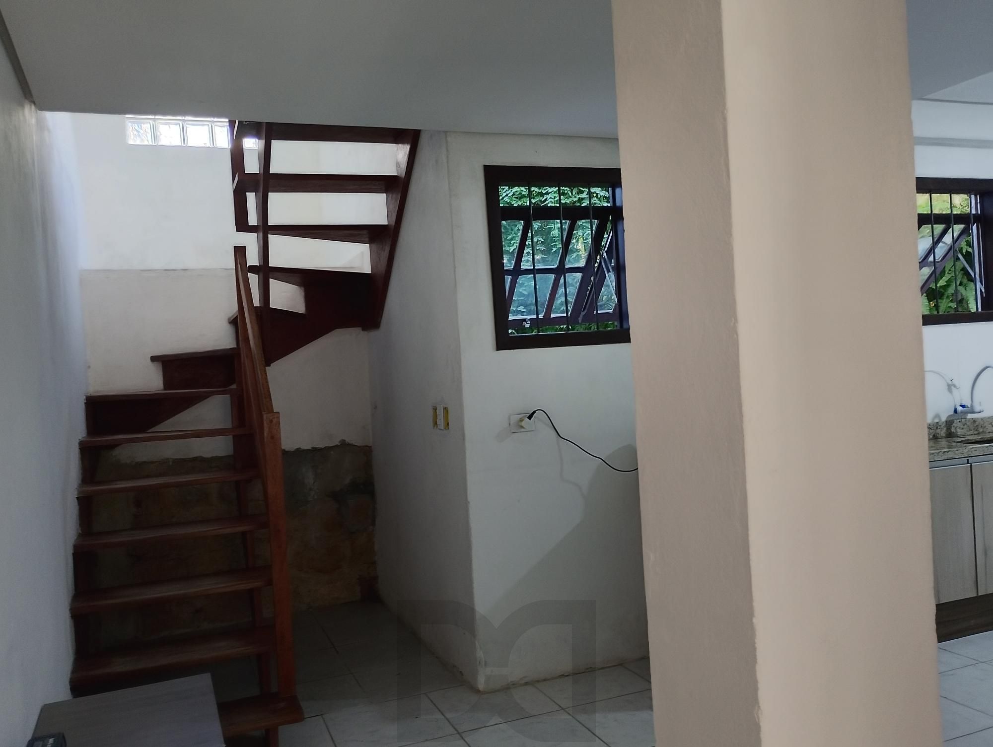 Casa com 3 quartos, 4 vagas de garagem e com pátio no bairro Parque Santa Fé — foto 12