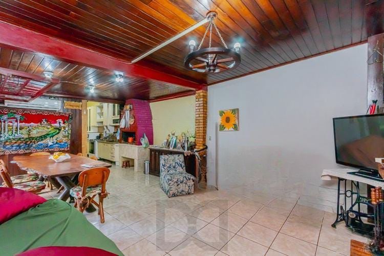 Casa com 6 quartos, 2 vagas e pátio no Bairro Higienópolis — foto 14
