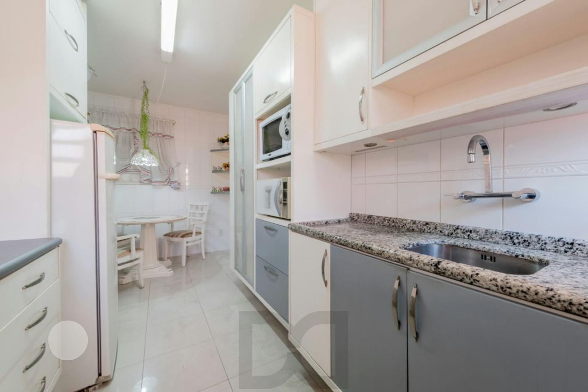 Casa com 3 dormitórios,1 suíte, 4 banheiros e 4 vagas, 203m² no Jardim Itu. — foto 10