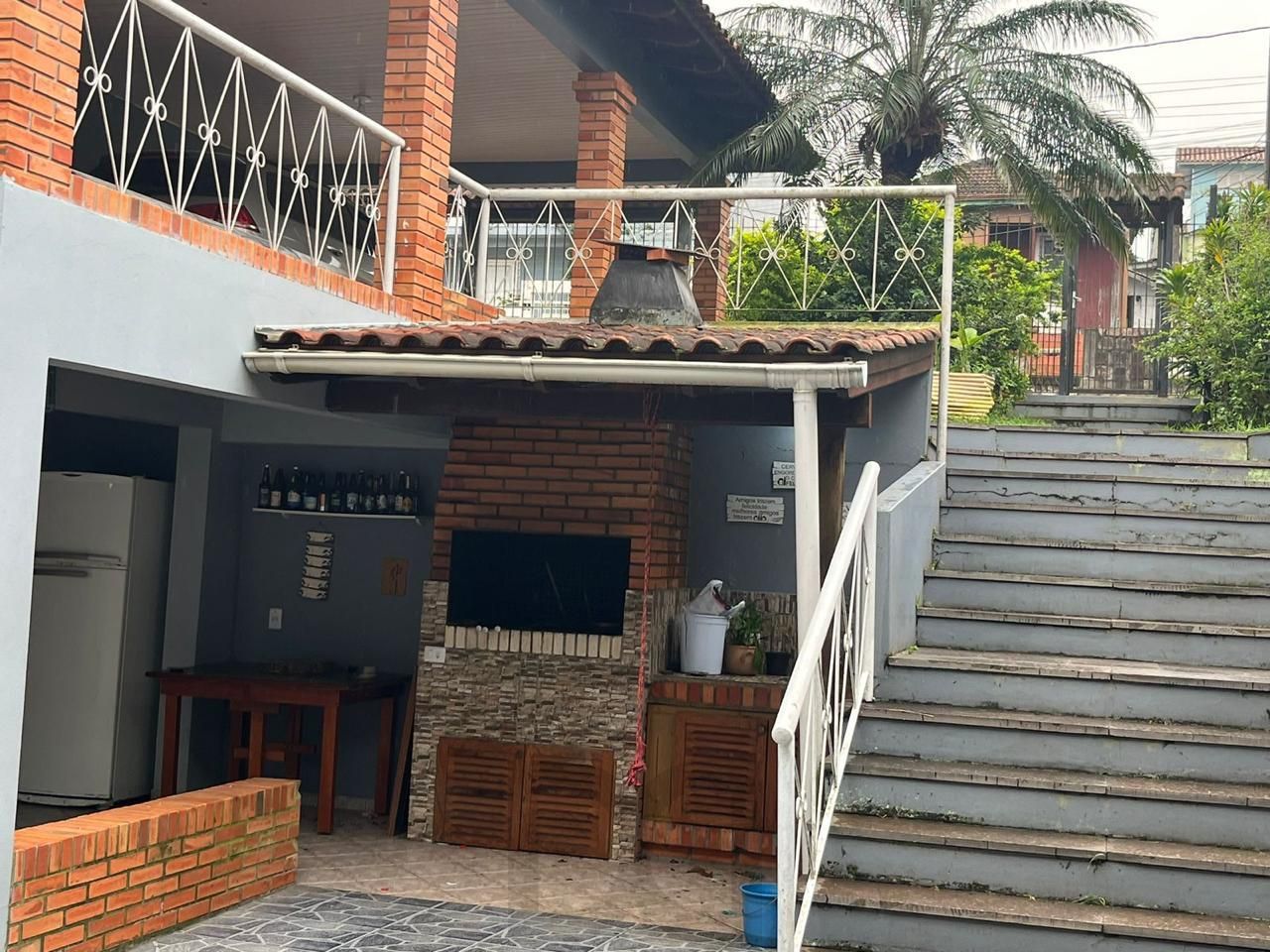 Casa com 4 quartos, sendo 1 suíte, vaga e Piscina Bairro Cavalhada — foto 1