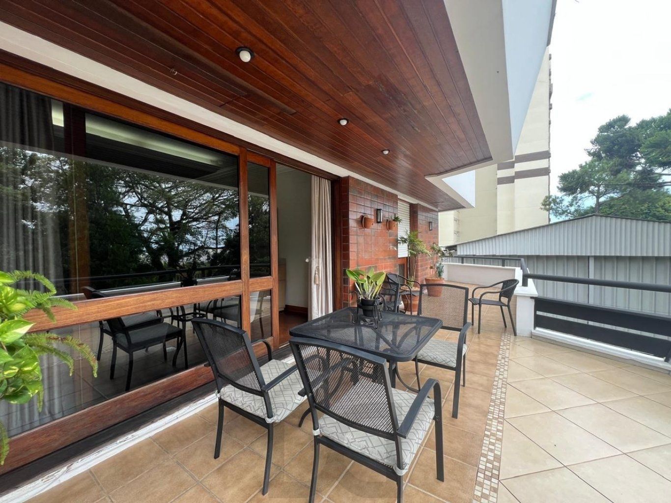Apartamento com 4 quartos, 223m²,2 vagas, elevador no bairro Jardim do Salso. — foto 15