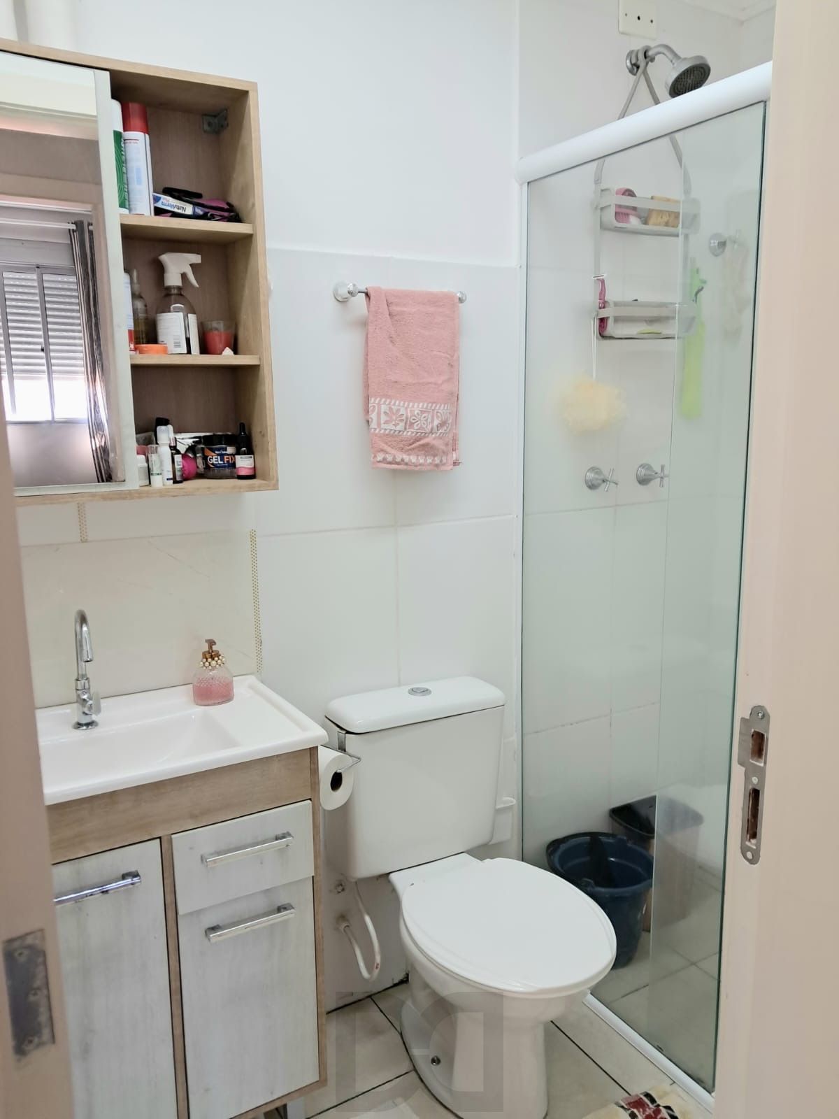 Apartamento semi mobiliado 2 dormitórios 1 vaga de garagem na Rua Sadi Castro. — foto 8