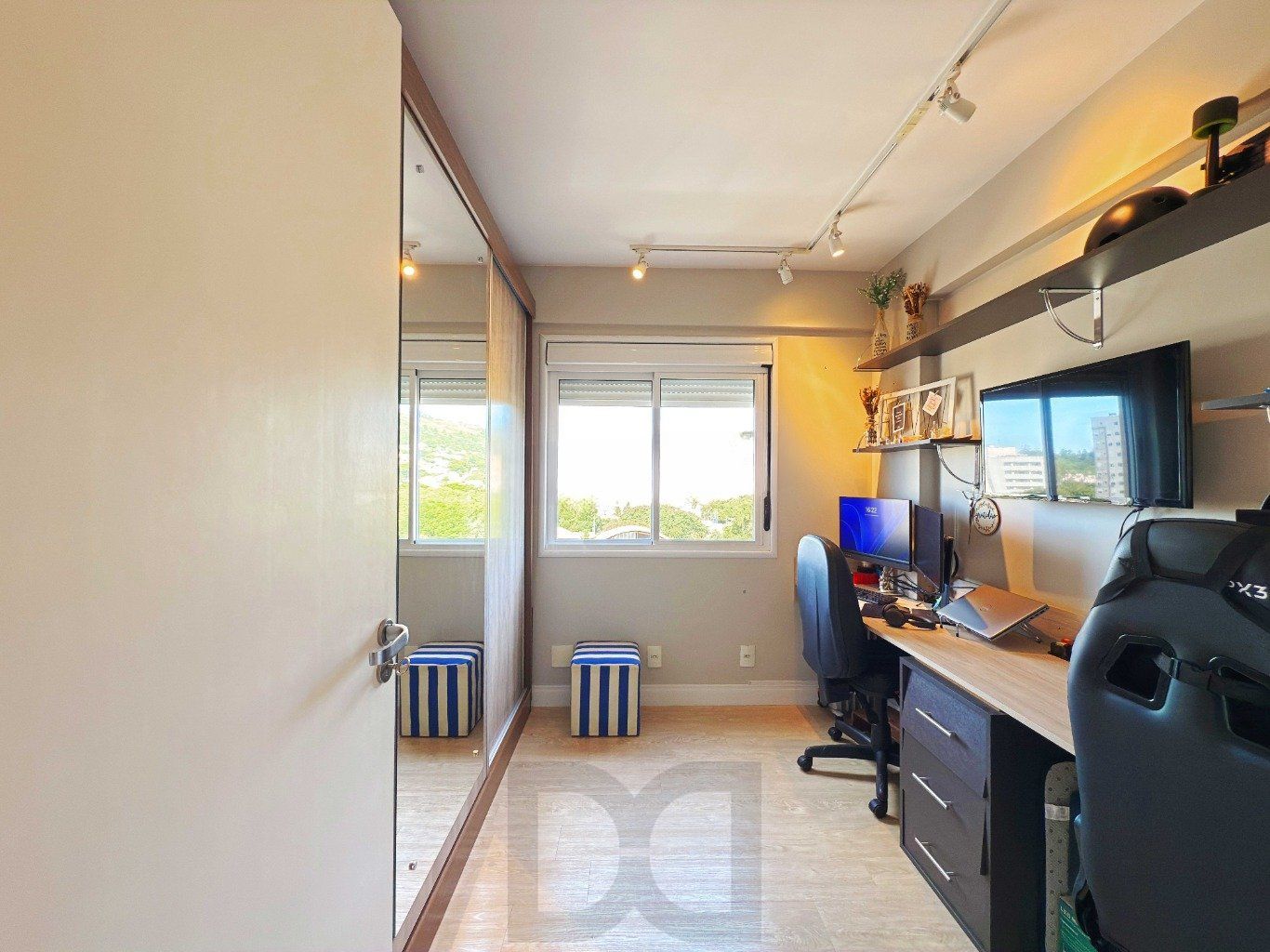 Apartamento mobiliado de 2 quartos, elevador e 1 vaga no bairro Morro Santana — foto 6