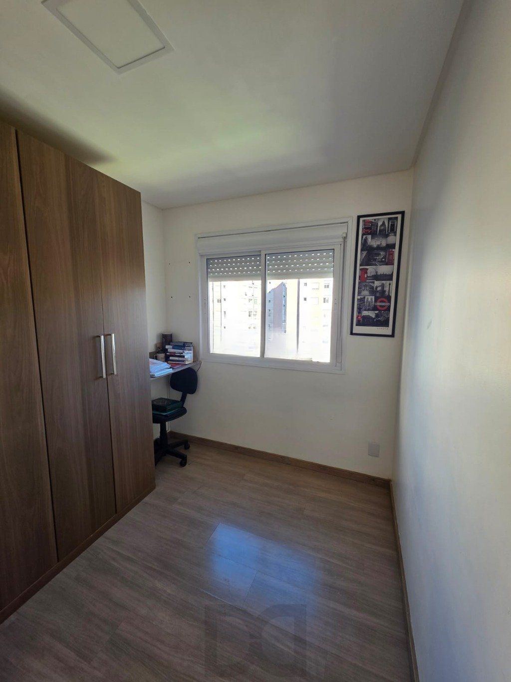 Apartamento semi mobiliado de 2 quartos, elevador e vaga no bairro Partenon. — foto 9