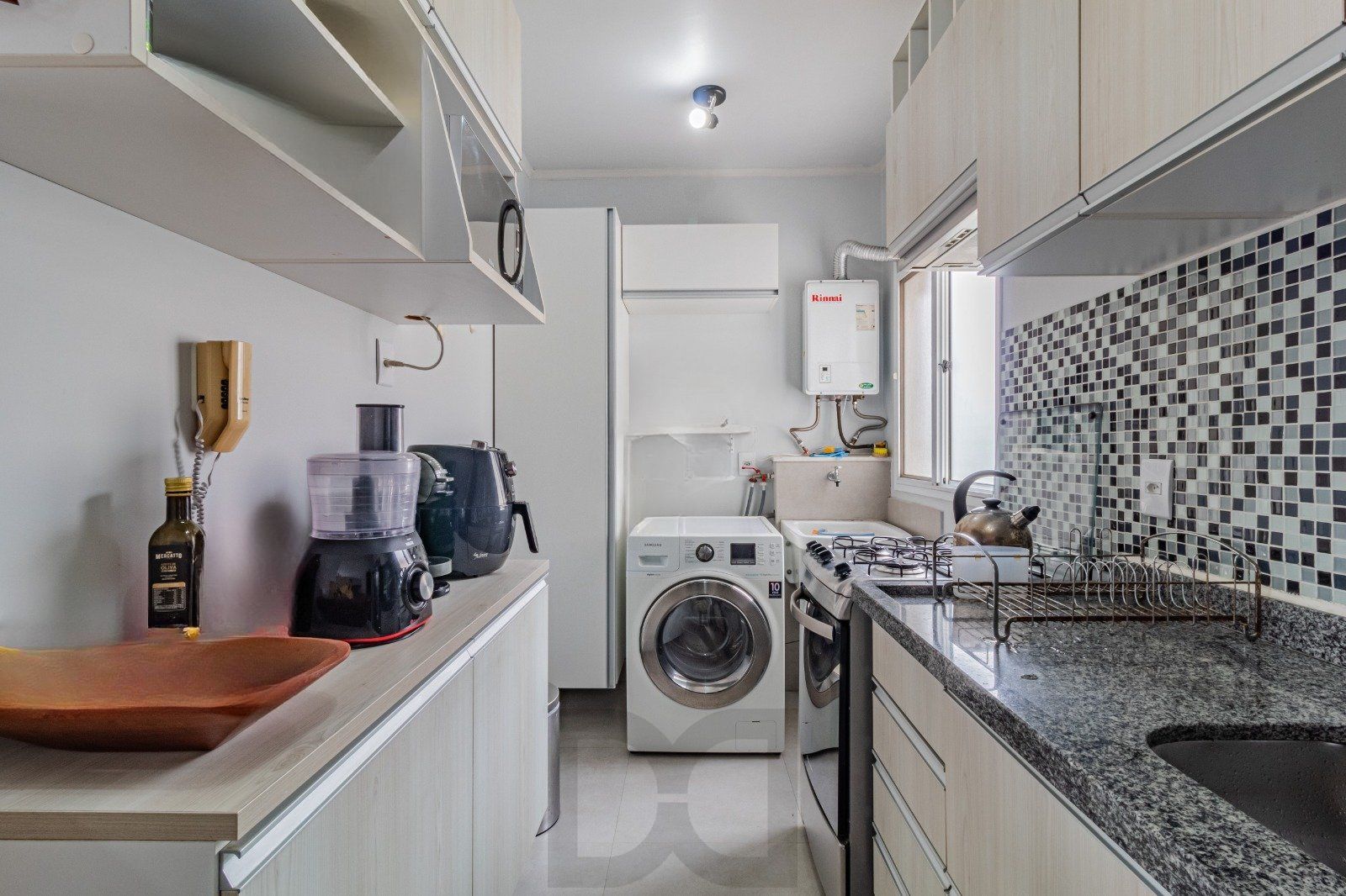Apartamento com 2 dormitórios e 1 vaga de garagem escriturada no Bairro Humaitá — foto 4