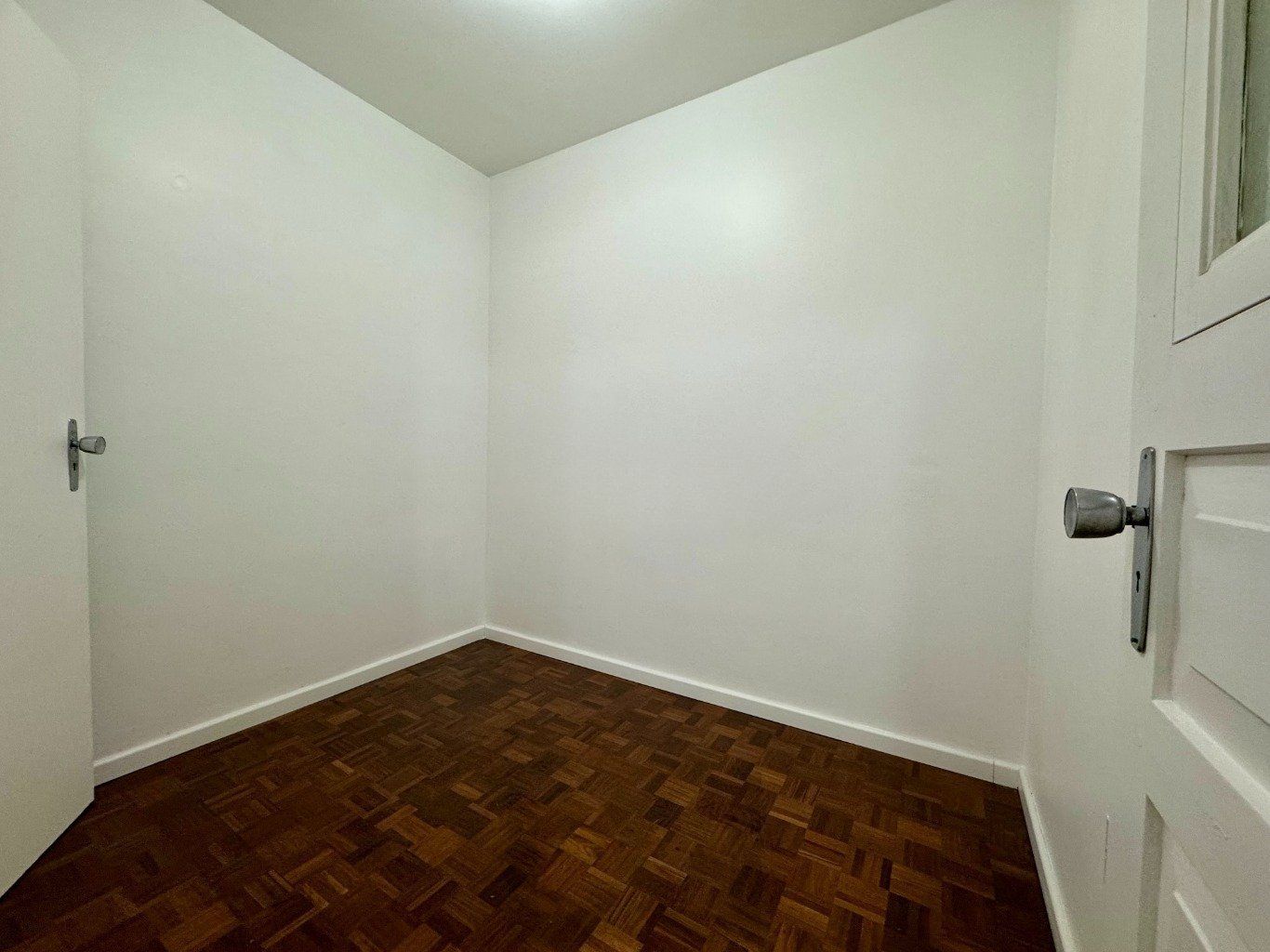 Apartamento com 2 dormitórios, dependência e 1 vaga no Bairro Menino Deus — foto 14