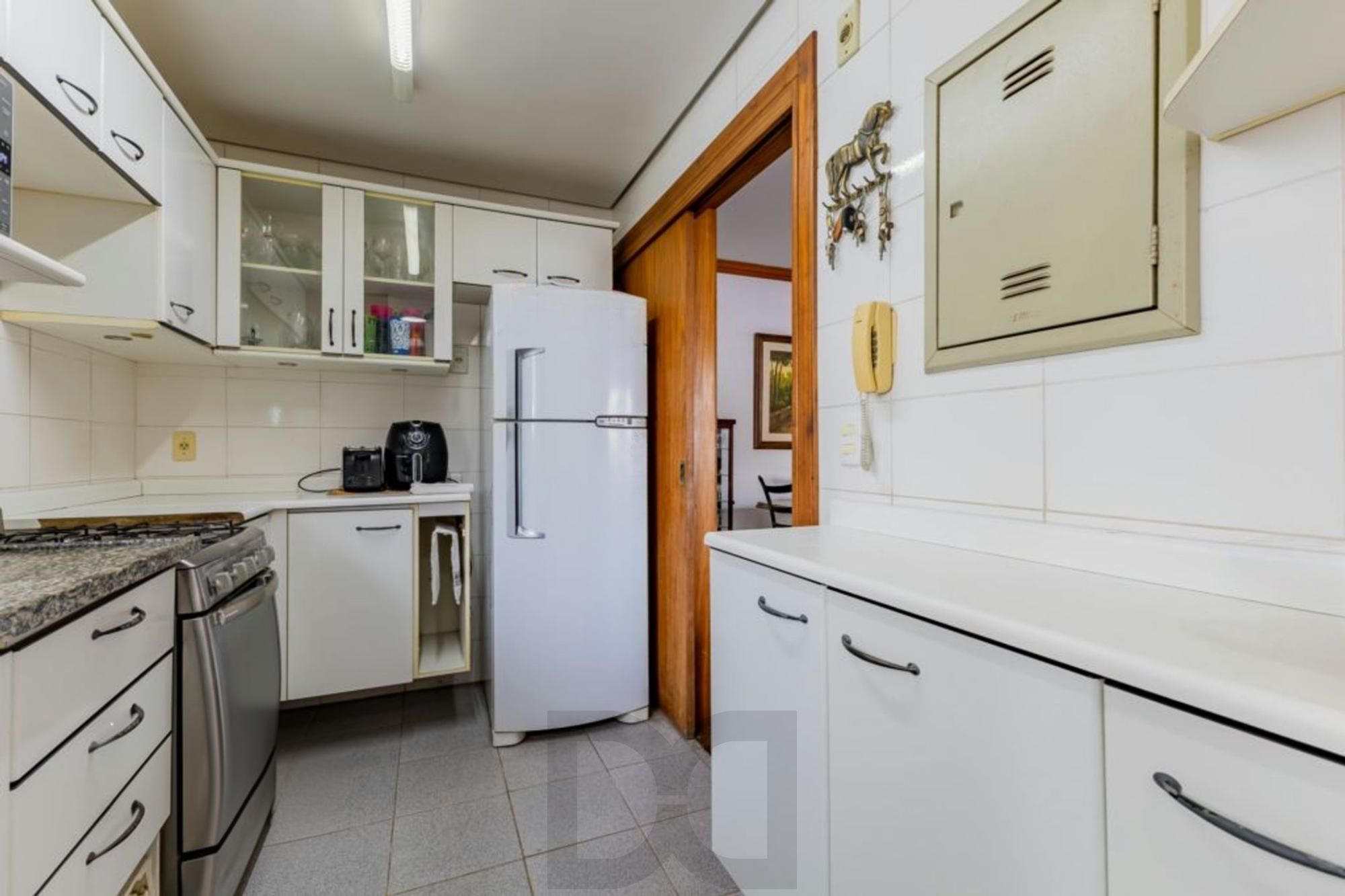 Apartamento com 3 quartos, 1 suíte, 3 vagas e elevador no Bairro São João. — foto 31