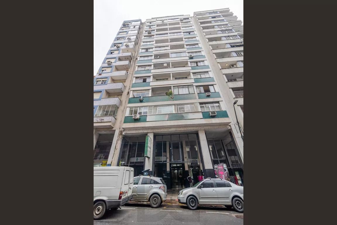 Apartamento com 4 quartos, 3 banheiros no Bairro Centro Historico. — foto 18