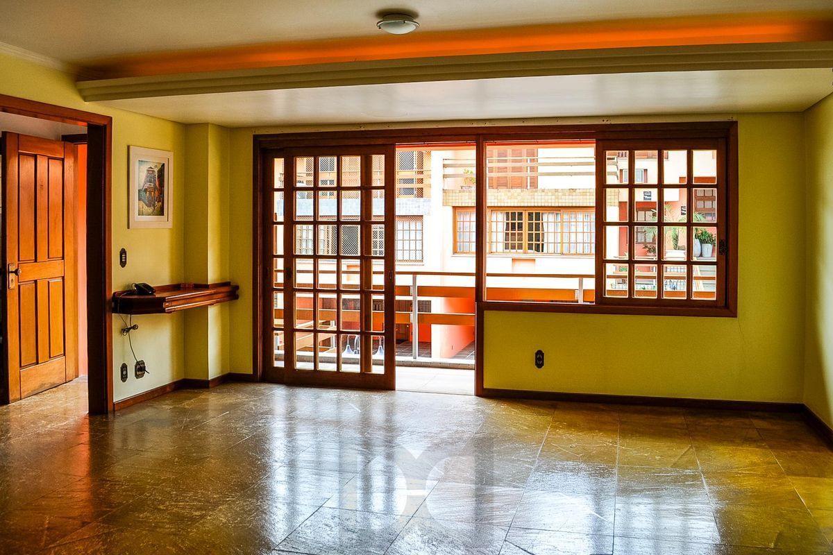 Ótima Casa condomínio pronta para morar, semi mobiliada, Bairro Menino Deus — foto 4