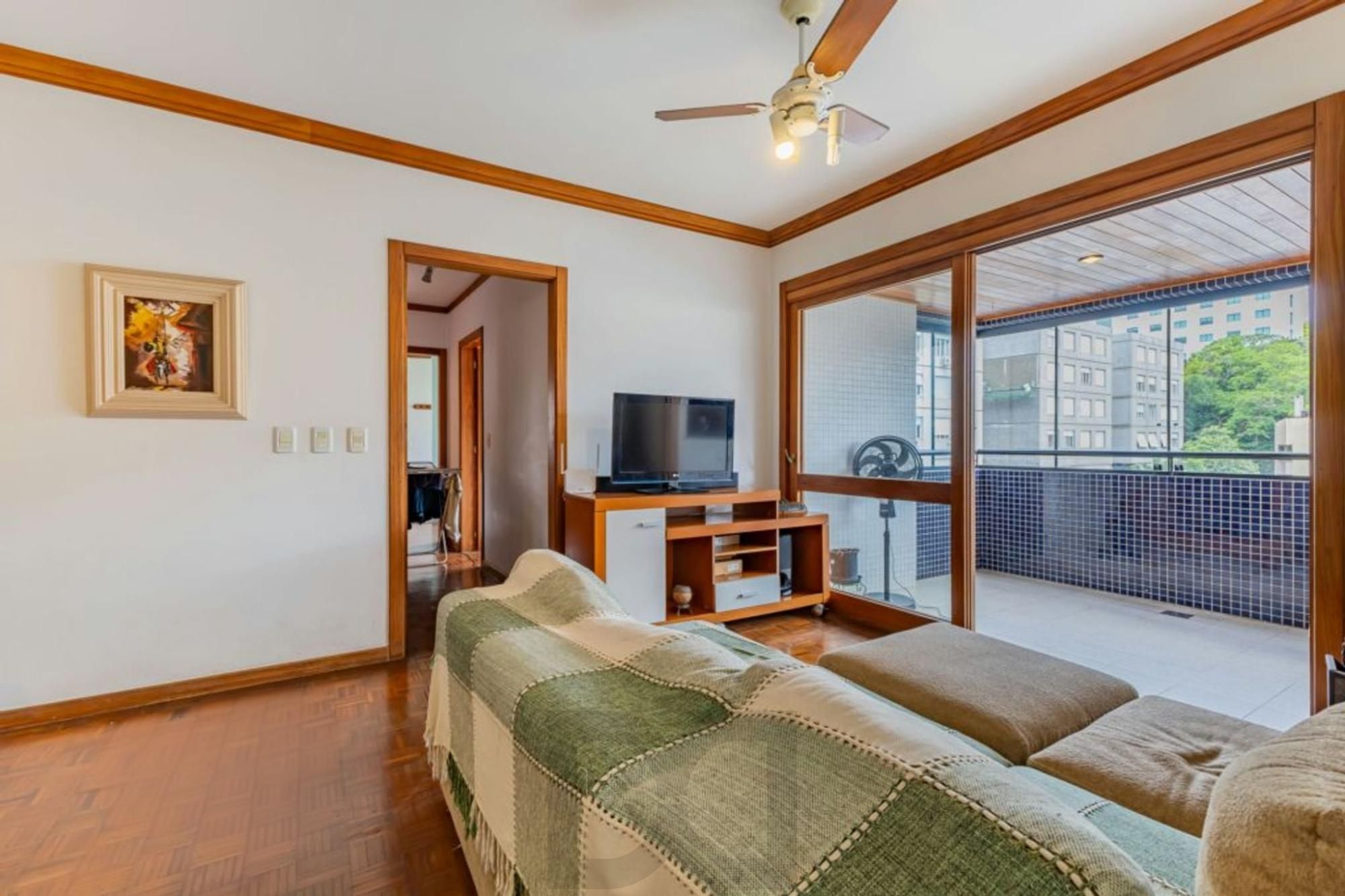 Apartamento com 3 quartos, 1 suíte, 3 vagas e elevador no Bairro São João. — foto 6