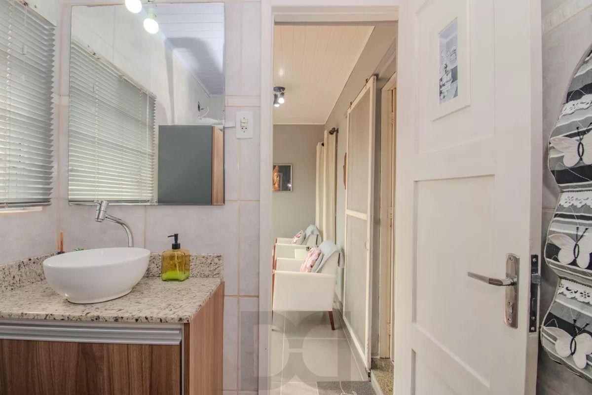 Casa com 1 quarto, churrasqueira e 4 vagas no bairro Sarandi — foto 14
