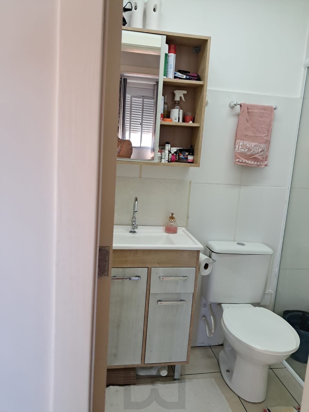 Apartamento semi mobiliado 2 dormitórios 1 vaga de garagem na Rua Sadi Castro. — foto 6