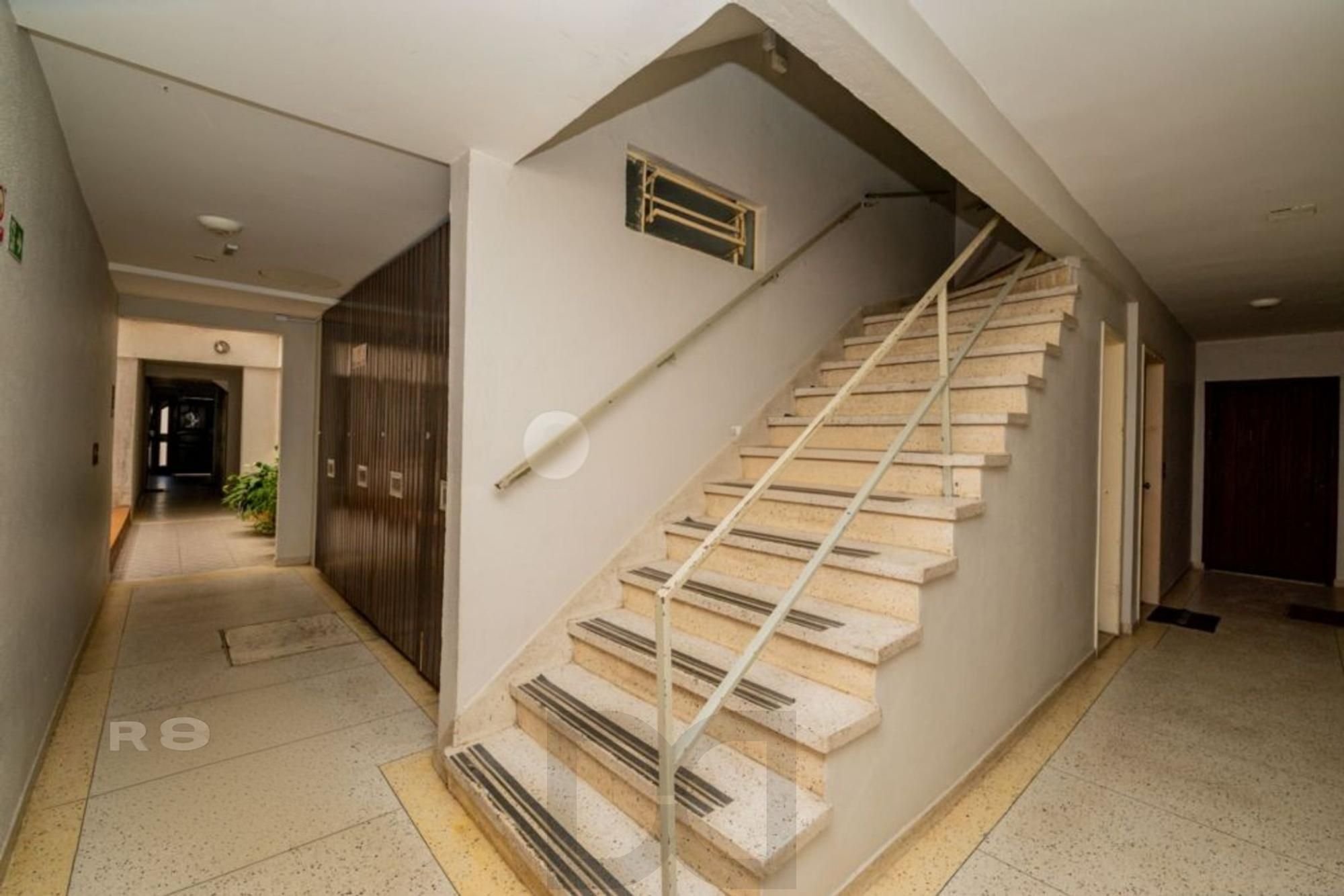 Apartamento com 2 quartos, 2 banheiros e 1 vaga no bairro Azenha. — foto 26