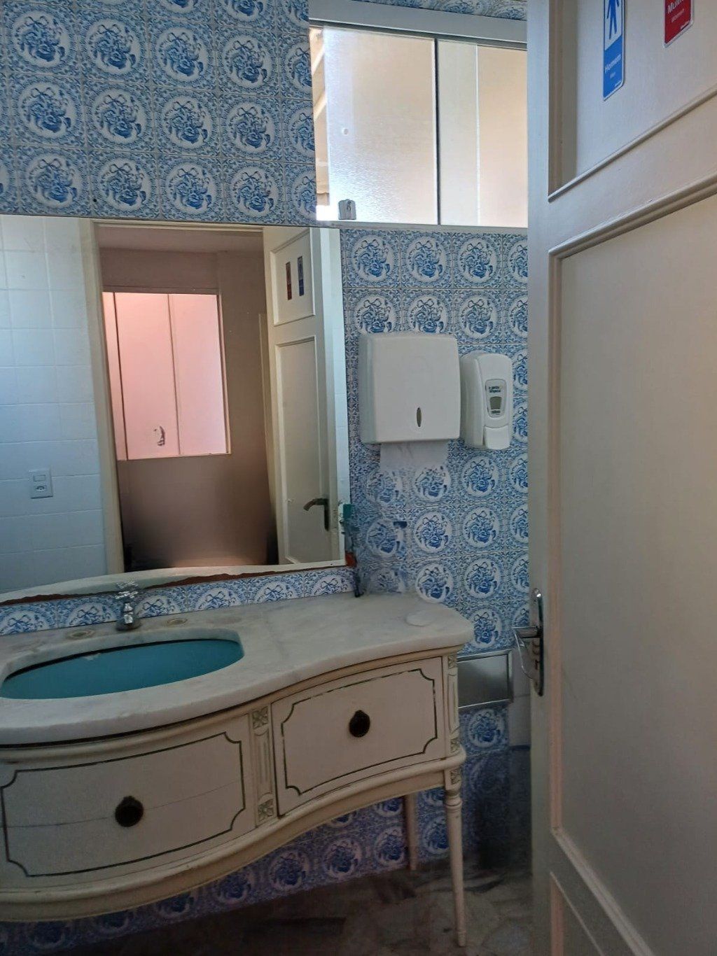 Casa com 3 quartos, 3 banheiros, 300m² e 8 vagas no Menino Deus. — foto 22