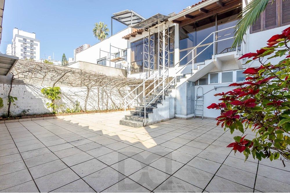Casa com 4 quartos, 7 vagas e pátio no Bairro Higienópolis — foto 31