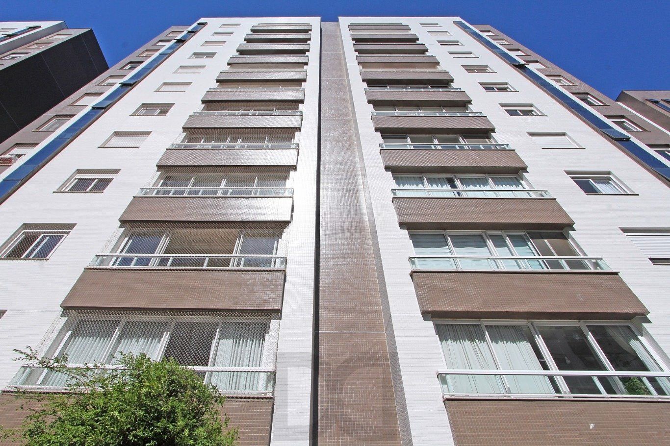 Apartamento com 3 quartos, 3 suítes e 128m² à venda em Menino Deus. — foto 2