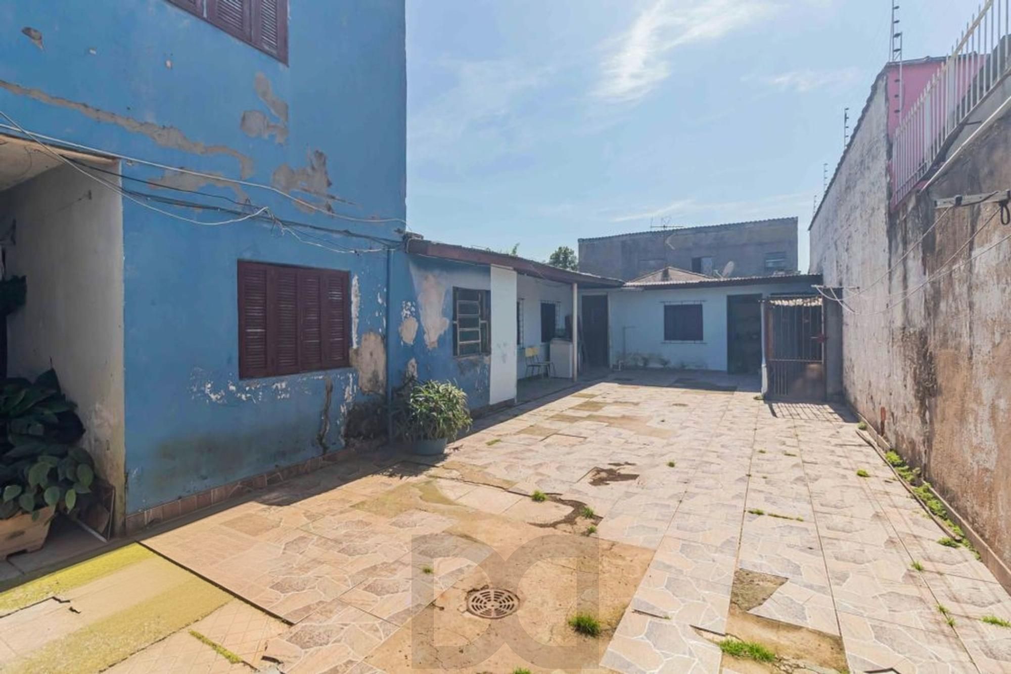 Casa com 4 quartos, 1 suíte , vaga de garagem e churrasqueira à venda em Sarandi. — foto 35