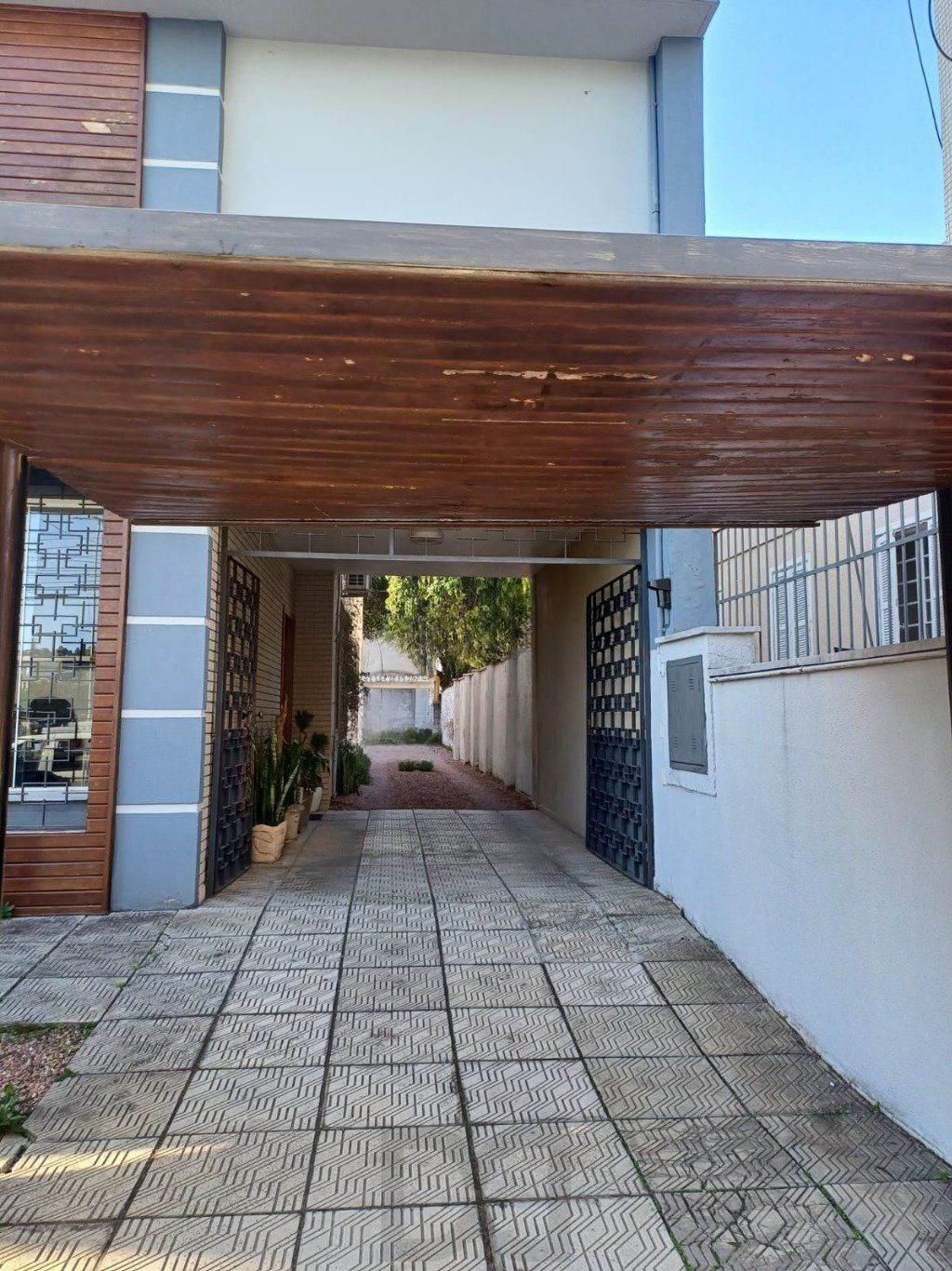 Casa com 3 quartos, 3 banheiros, 300m² e 8 vagas no Menino Deus. — foto 32