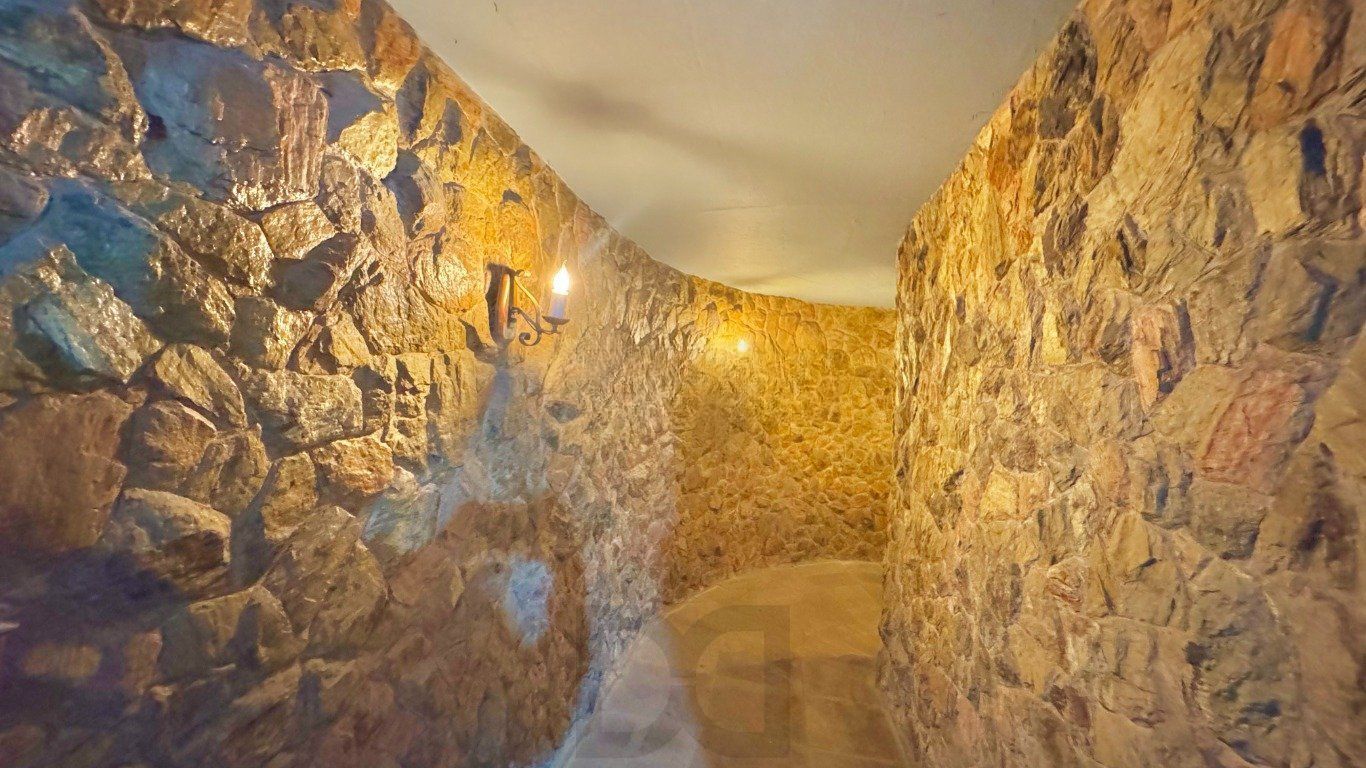 Casa com 4 Quartos, 3 suítes, 4 vagas e 600 m² privativos no Jardim Lindóia. — foto 61
