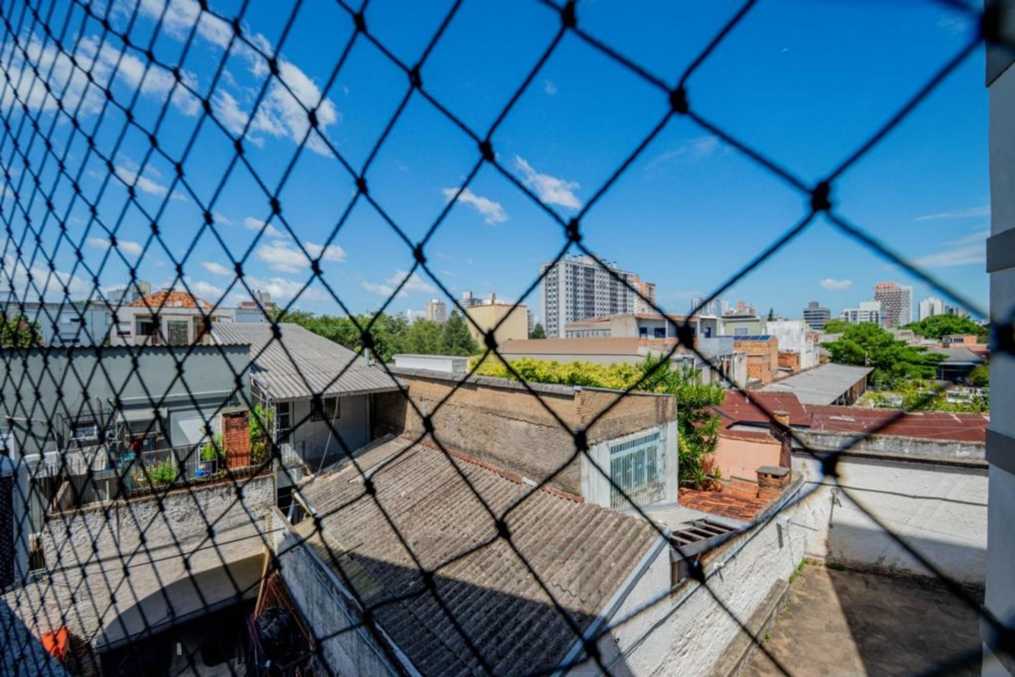 Apartamento com 2 quartos, 2 banheiros e 1 vaga no bairro Azenha. — foto 3