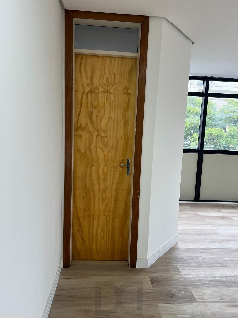 Sala comercial reformada e elevador no bairro Bom Fim. — foto 10