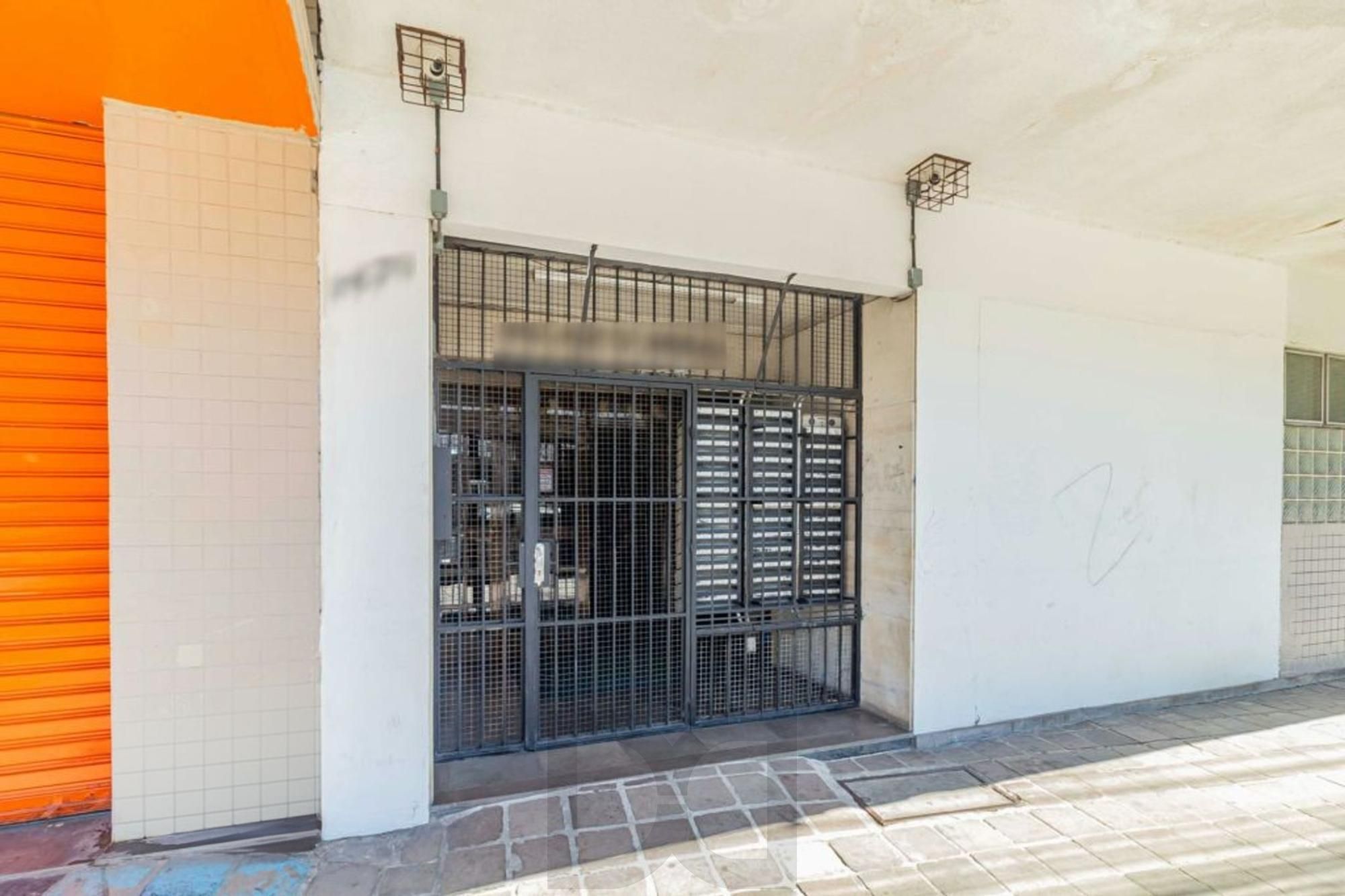 Apartamento com 2 quartos, elevador semi mobiliado no bairro Floresta. — foto 37
