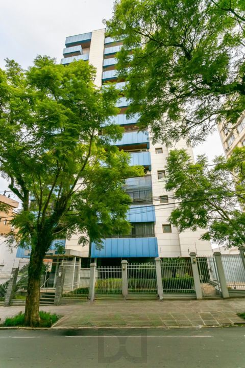 Apartamento de 4 dormitórios, 2 suítes, 2 vagas e elevador na Castro Alves. — foto 2