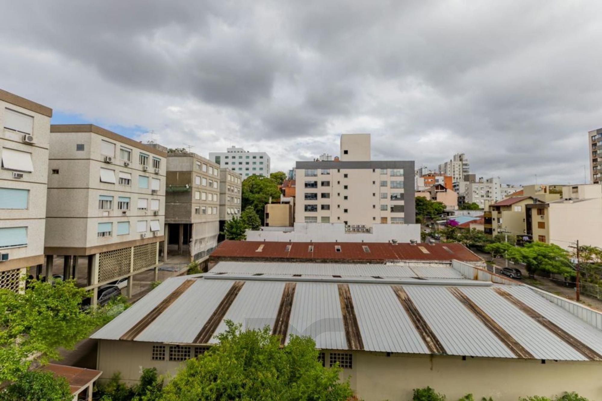 Apartamento com 3 quartos, 1 suíte, 3 vagas e elevador no Bairro São João. — foto 16