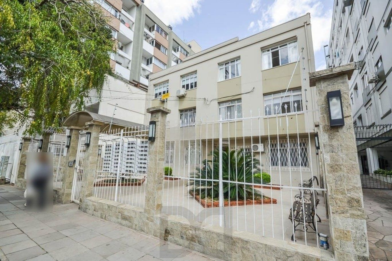 Apartamento à venda com 2 dormitórios 69 m² no Bairro Menino Deus — foto 2