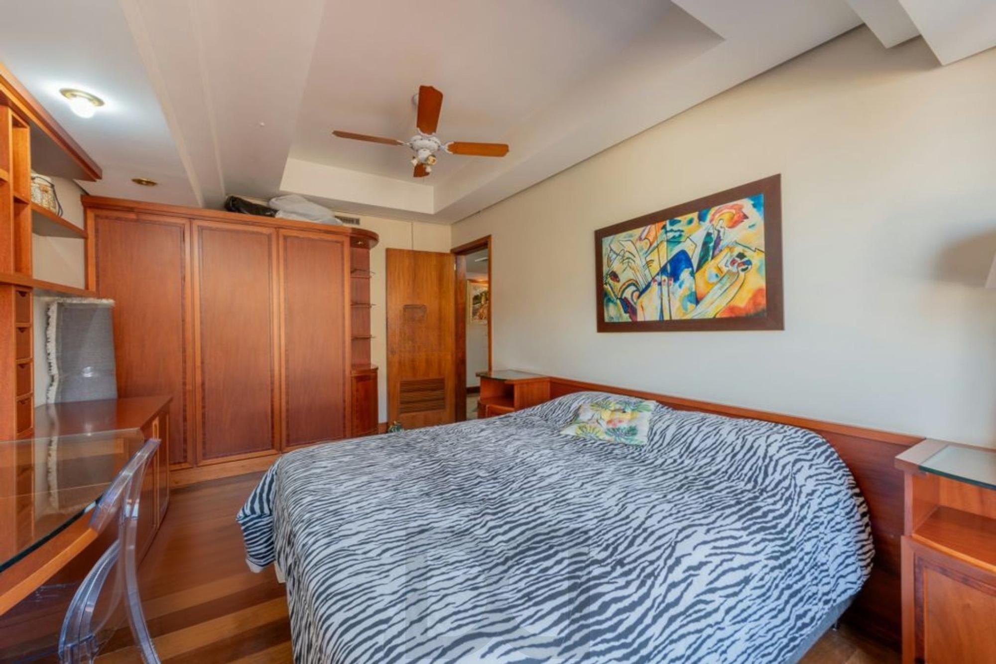 Apartamento de 4 dormitórios, 2 suítes, 2 vagas e elevador na Castro Alves. — foto 24