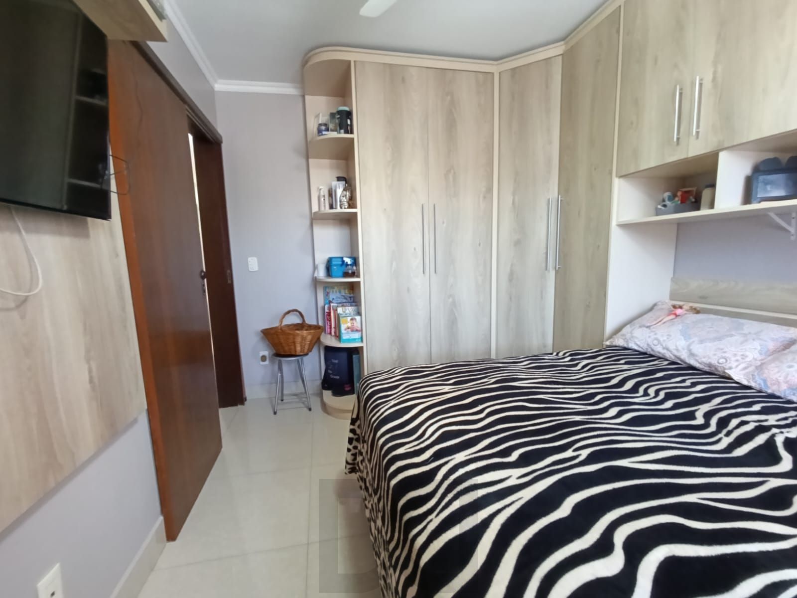 Casa de 3 quartos,suíte,churrasqueira, 3 vagas no bairro Sarandi — foto 19