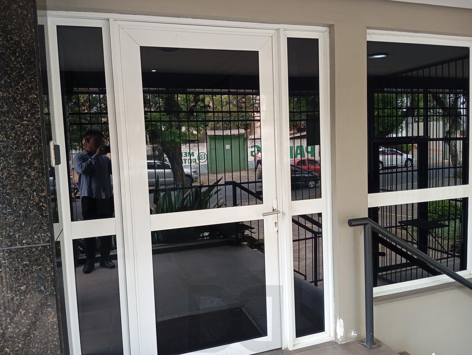 Apartamento com 2 Dormitórios, Vaga Dupla e Elevador no Floresta — foto 32
