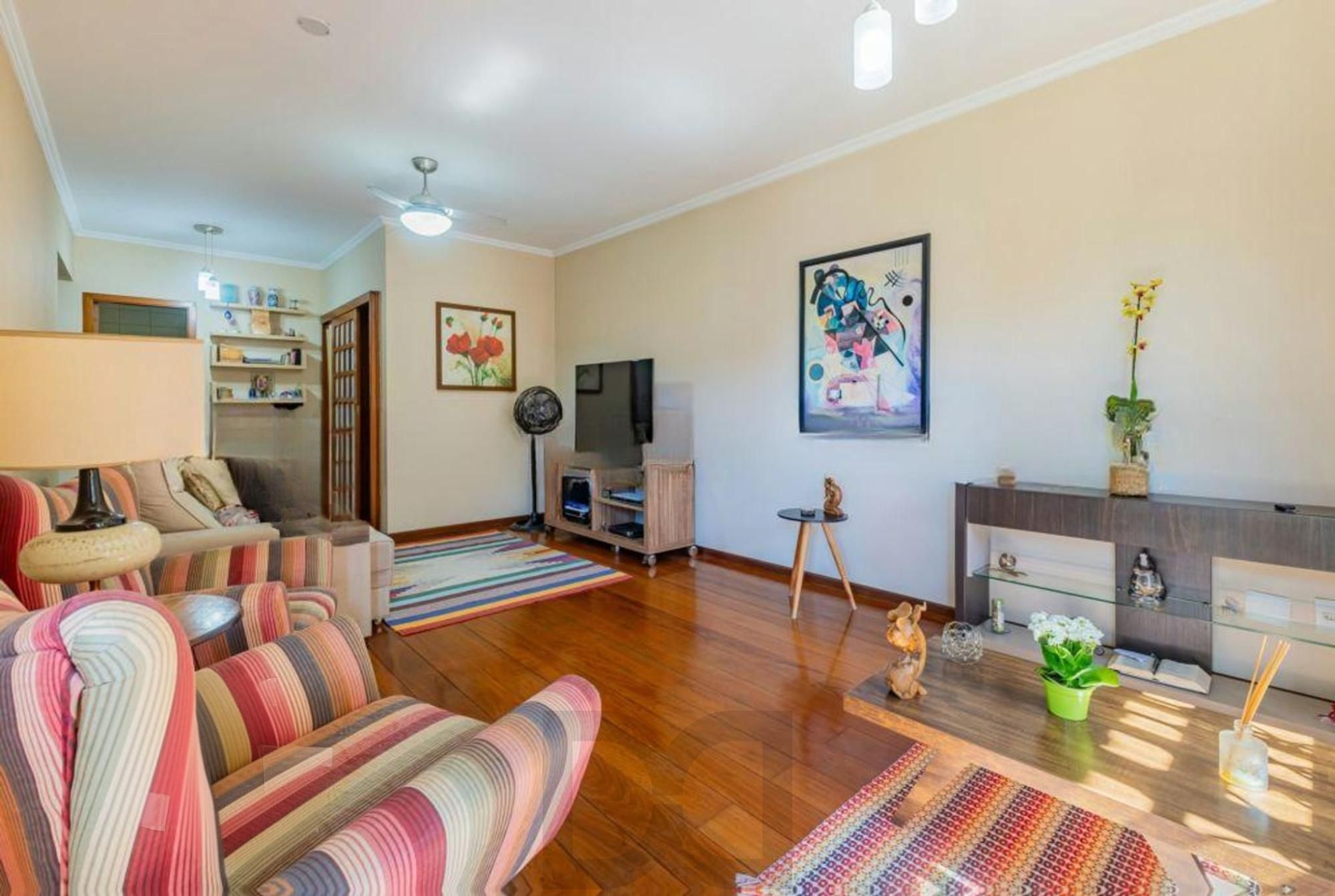 Casa com 1.640,00m², 3 dormitórios, 4 vagas à venda Rua Marista. — foto 6
