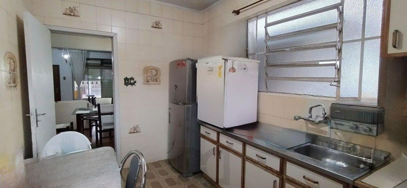 Casa com 4 quartos, 4 vagas e amplo pátio no Bairro Jardim Lindóia — foto 9