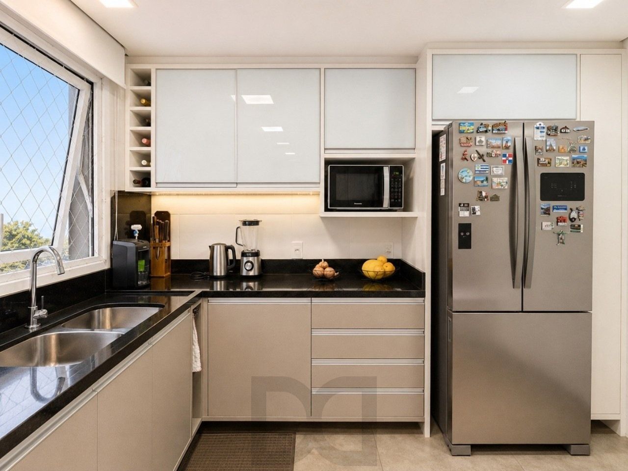 Apartamento com 3 quartos, 3 suítes e 128m² à venda em Menino Deus. — foto 9