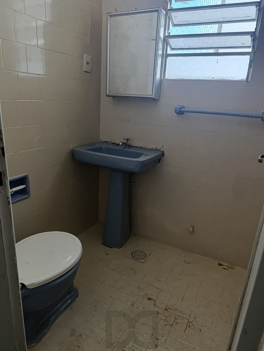 Apartamento de 2 quartos e sacada no bairro Mont' Serrat. — foto 14