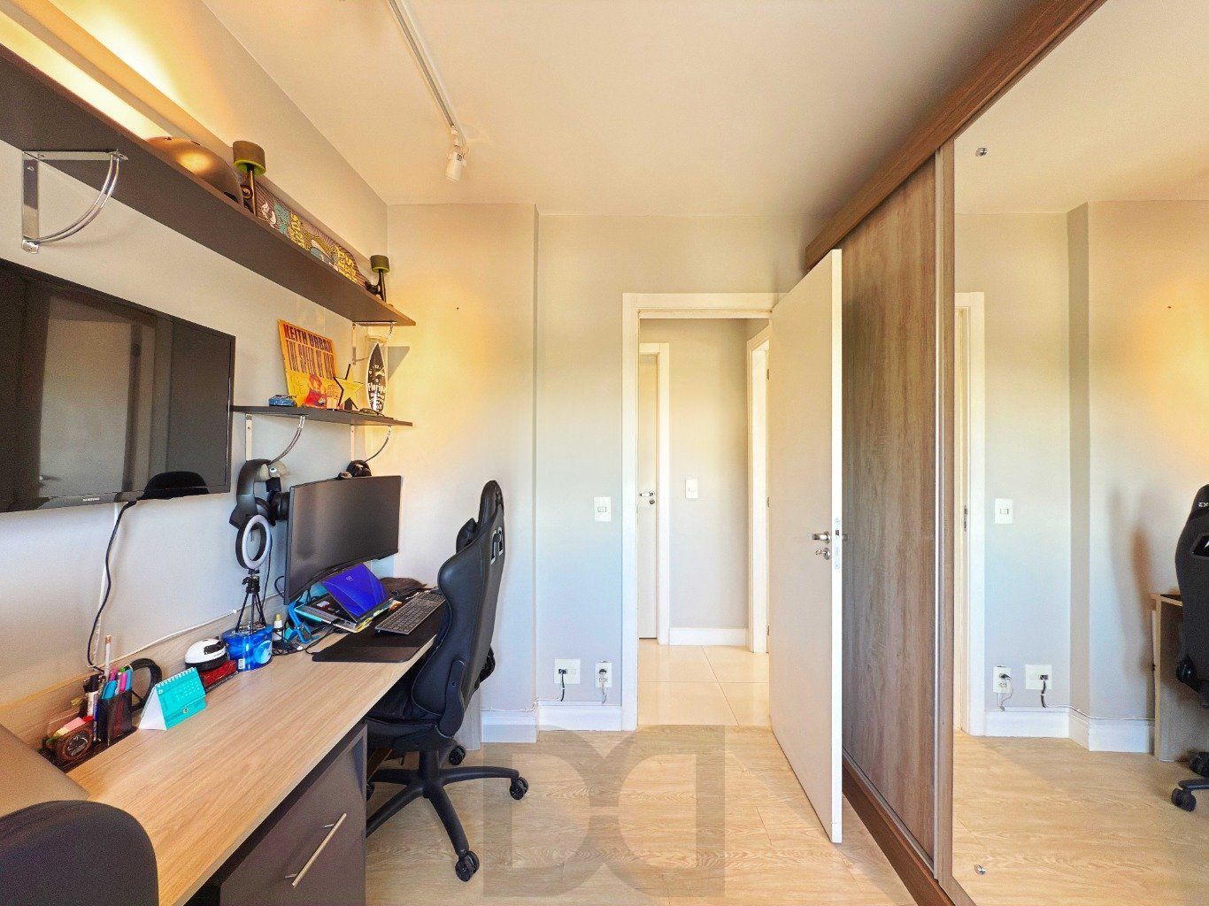 Apartamento mobiliado de 2 quartos, elevador e 1 vaga no bairro Morro Santana — foto 10
