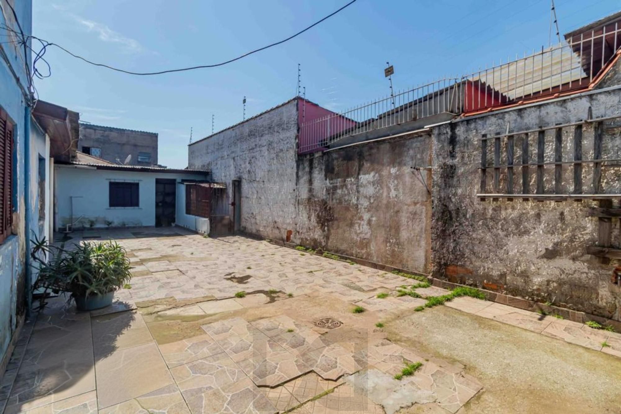 Casa com 4 quartos, 1 suíte , vaga de garagem e churrasqueira à venda em Sarandi. — foto 37