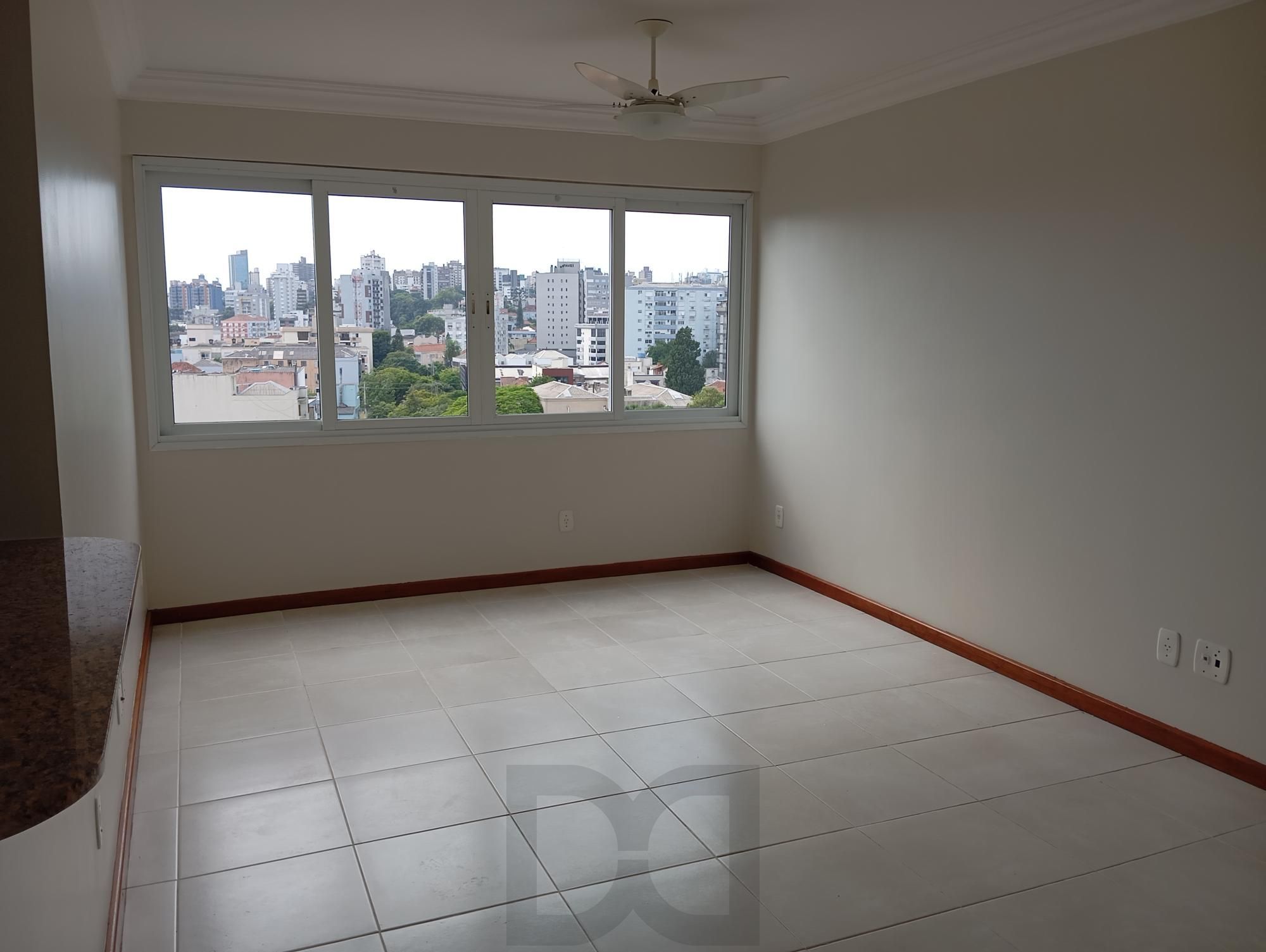 Apartamento com 2 Dormitórios, Vaga Dupla e Elevador no Floresta — foto 11