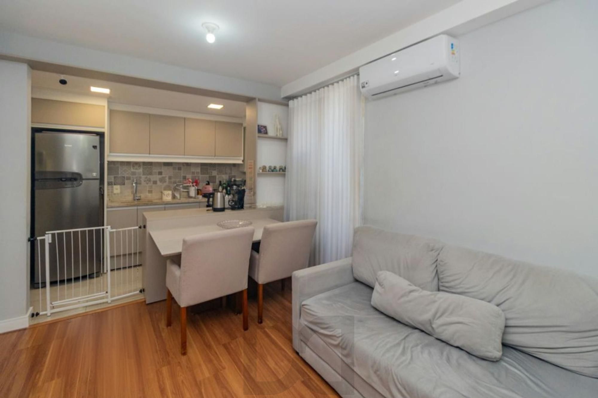 Apartamento 2 Dormitórios com Vaga e Piscina no Cristal em Porto Alegre — foto 9