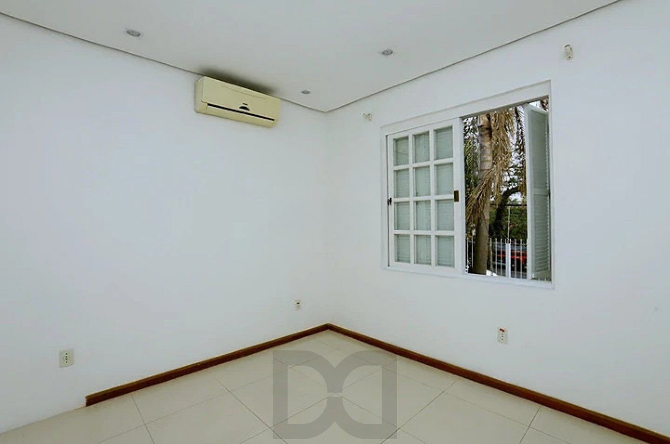 Casa com pátio, piscina e churrasqueira, no Bairro Nonoai — foto 15