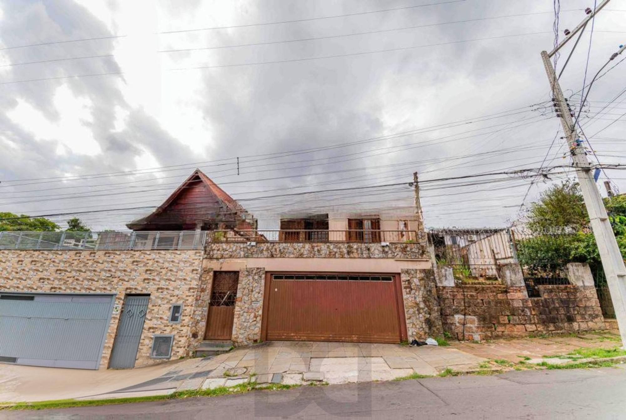 Casa de 3 quartos, churrasqueira, terraço, 2 vagas no bairro Glória. — foto 1
