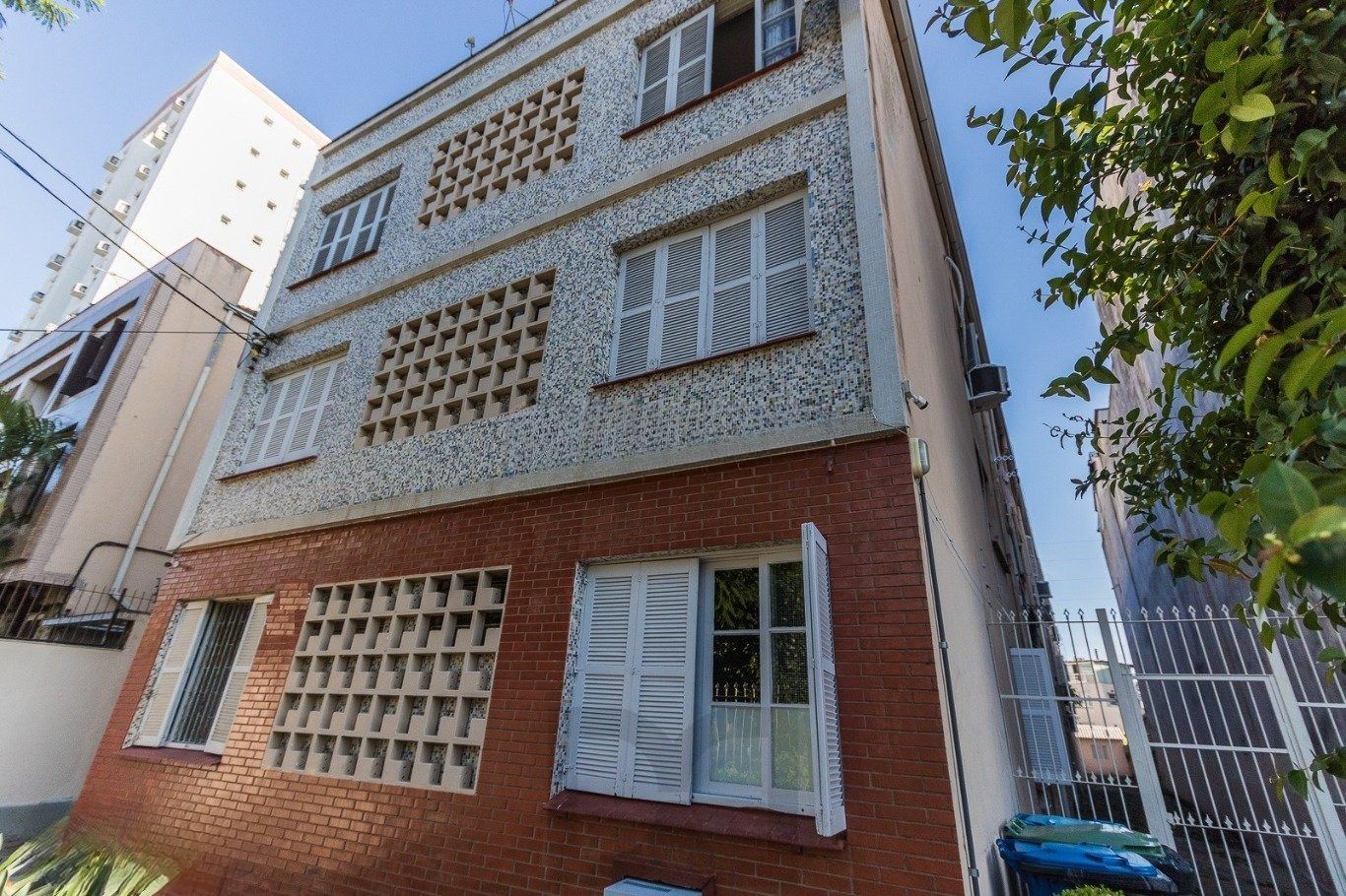 Apartamento com 1 quarto e portaria 24hrs no Bairro Menino Deus — foto 1