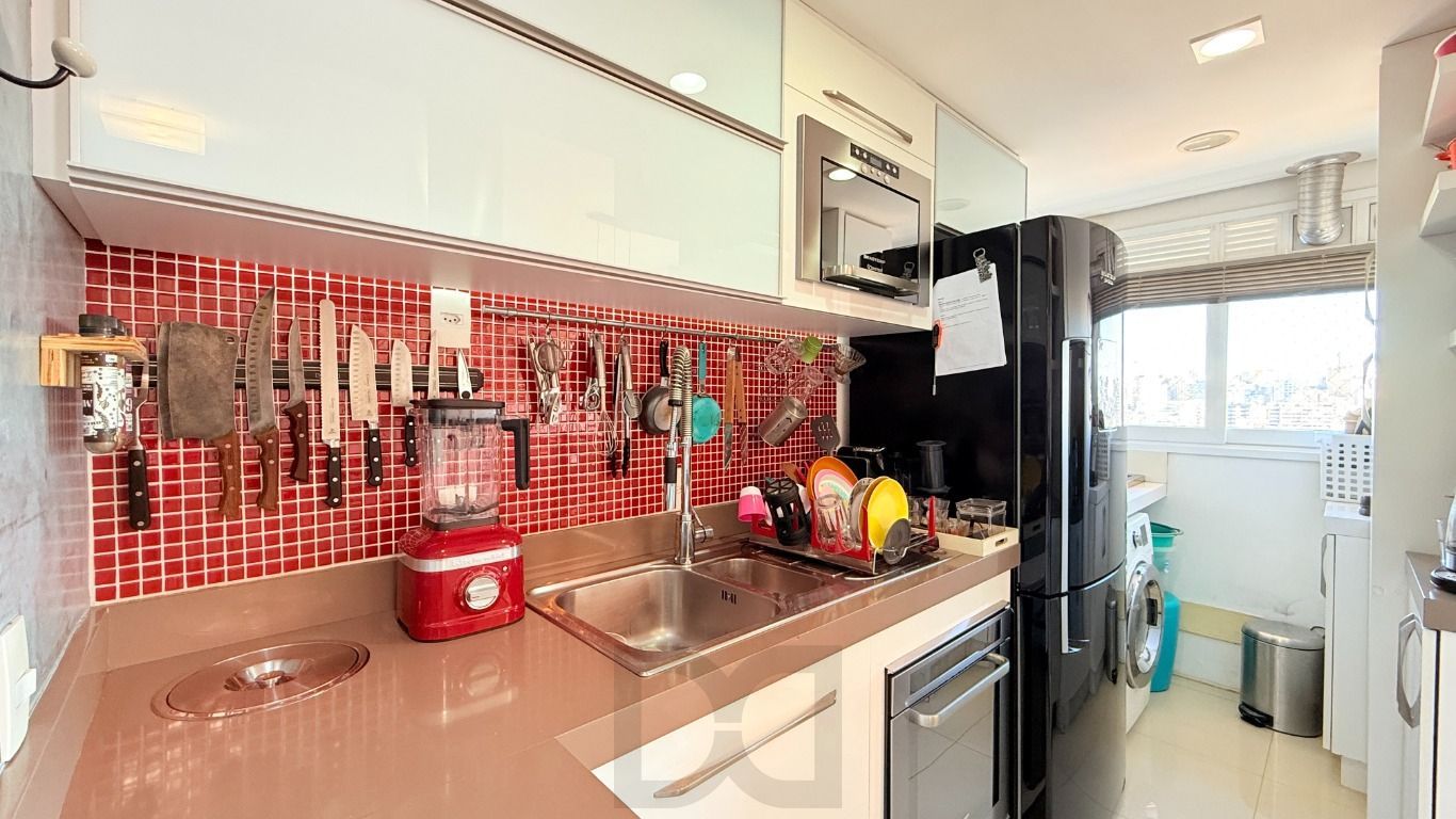 Apartamento 2 dormitórios, 1 vaga, elevador na Rua General Lima e Silva. — foto 6
