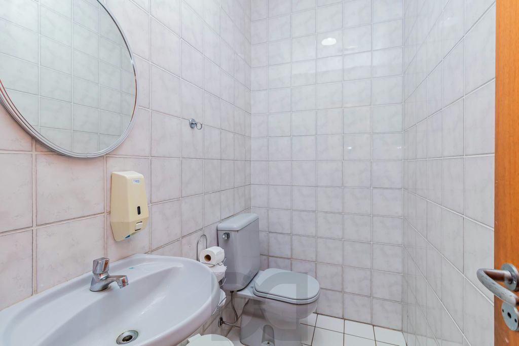 Apartamento com 3 quartos, vaga e elevador no Bairro Menino Deus — foto 38