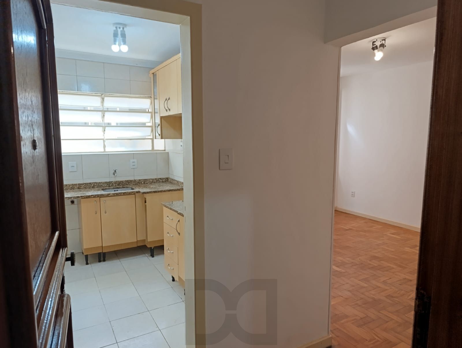 Apartamento térreo de 2 dormitórios e 1 vaga no bairro Praia de Belas — foto 9