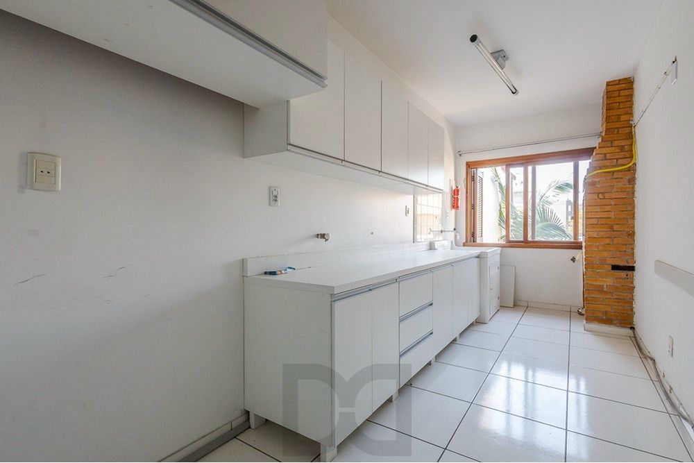 Casa com 4 quartos, 7 vagas e pátio no Bairro Higienópolis — foto 44