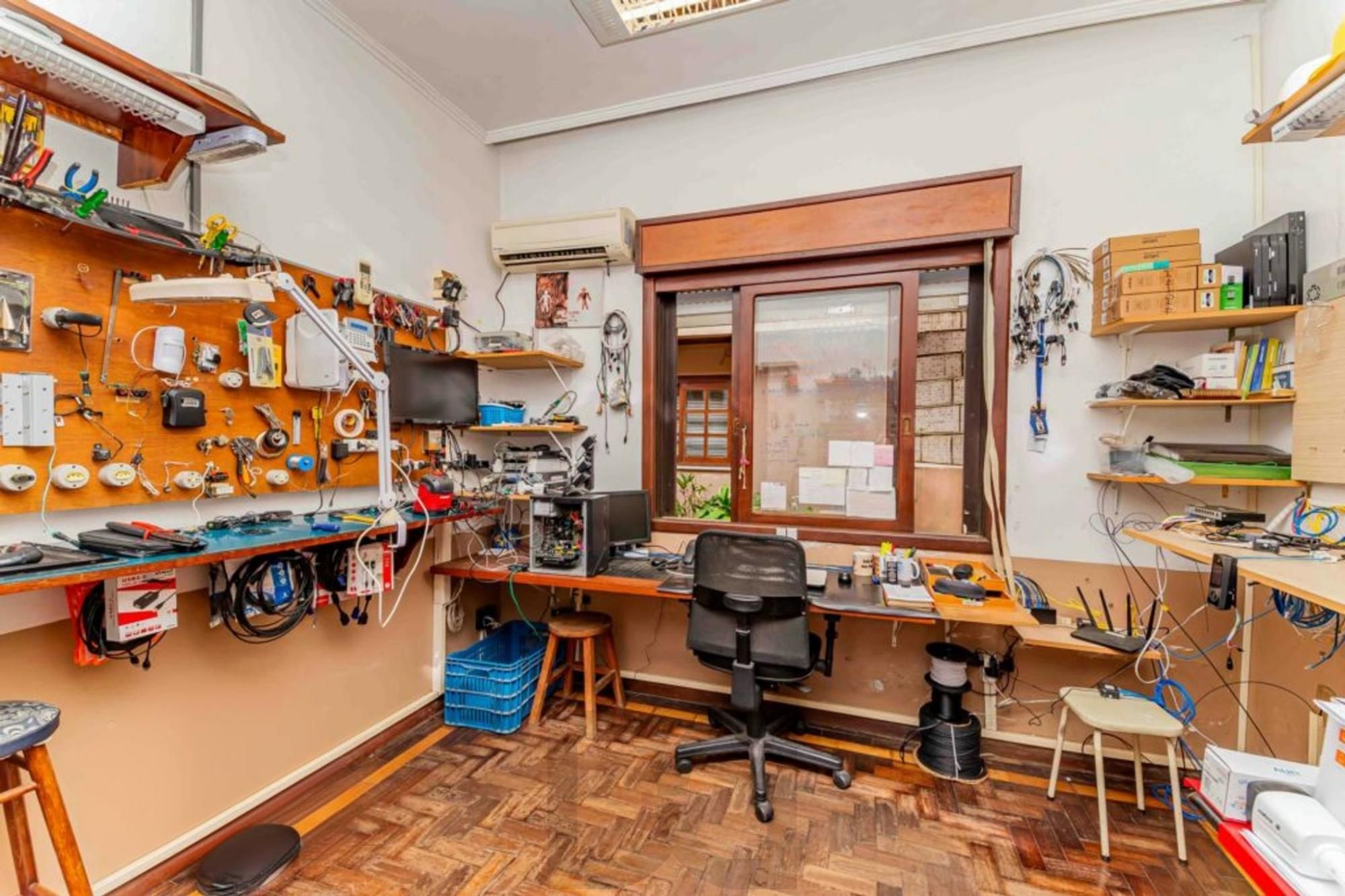 Casa de 3 quartos, churrasqueira, terraço, 2 vagas no bairro Glória. — foto 35